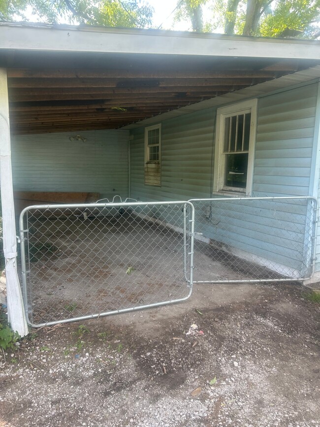 Building Photo - 602 Sheppard St