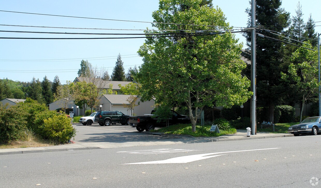 Building Photo - 5240-5256 Old Redwood Hwy