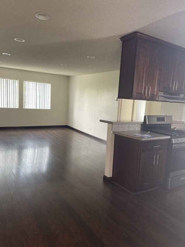 Foto principal - 667 W Milford St