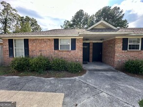 Building Photo - 158 Douglas Dr
