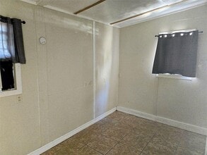 Building Photo - 16701 Meadowcroft St