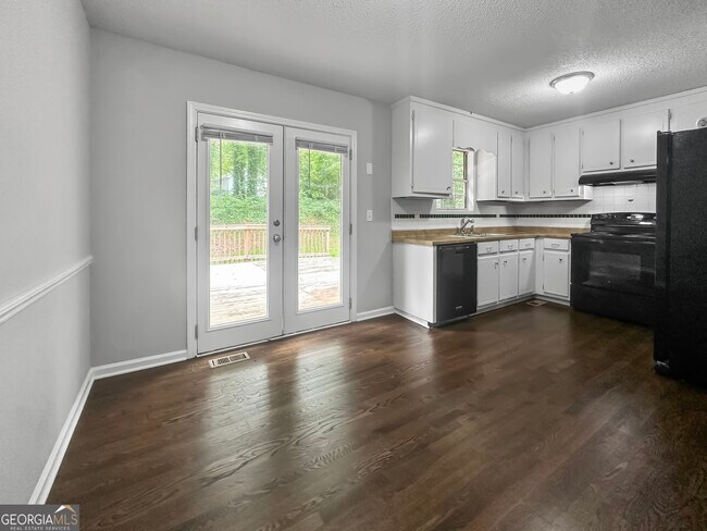 Building Photo - 555 Browning Cir