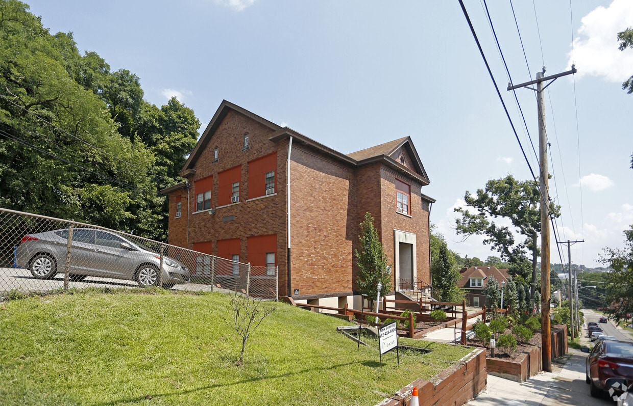 Building Photo - 230 Oakwood Ave