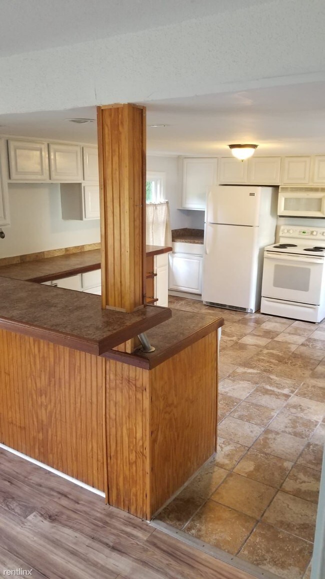 Building Photo - 4 br, 2 bath House - 100 Valley St