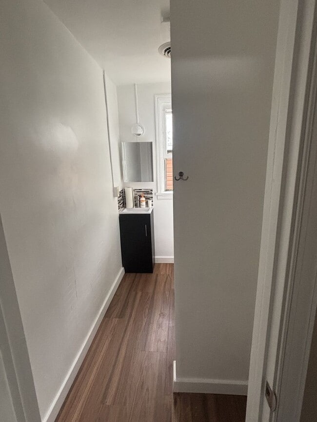 Building Photo - 154 E Liberty St