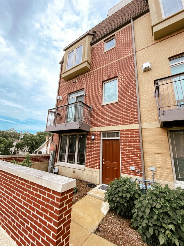922 Warren Ave, Downers Grove, IL 60515 Townhome Rentals in Downers