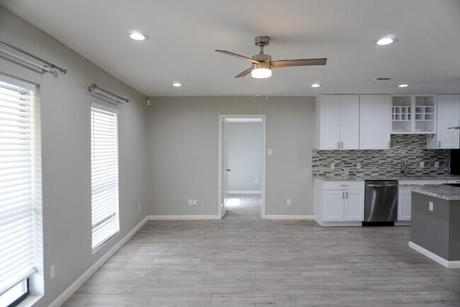 Photo - Charming Fully Updated 1930's Cottage in J... Apartment