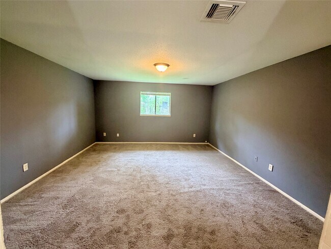 Building Photo - 15811 Nutcracker Ct