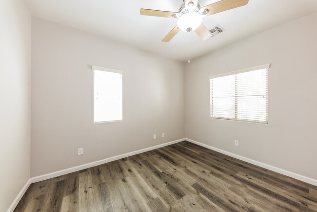 Building Photo - 14210 W Country Gables Dr