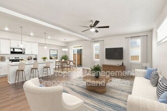 Building Photo - 582 NE Alderwood Dr