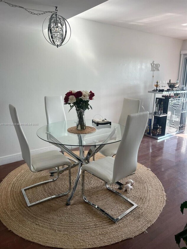 Foto principal - 9351 Fontainebleau Blvd