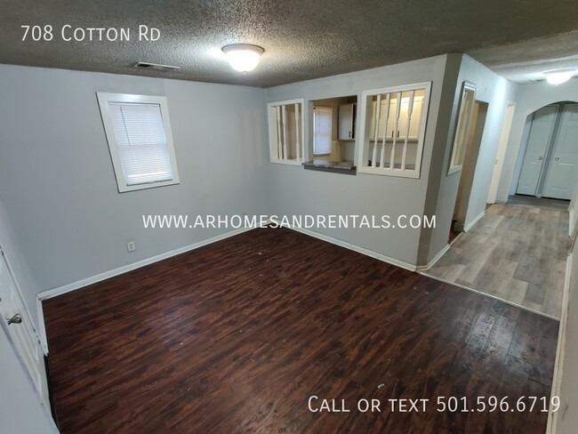 Building Photo - 708 Cotton Rd | $895 | 3 beds 1 bath