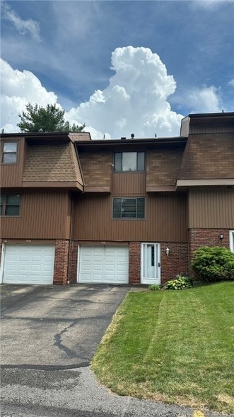 Primary Photo - 40 Freedom Dr N