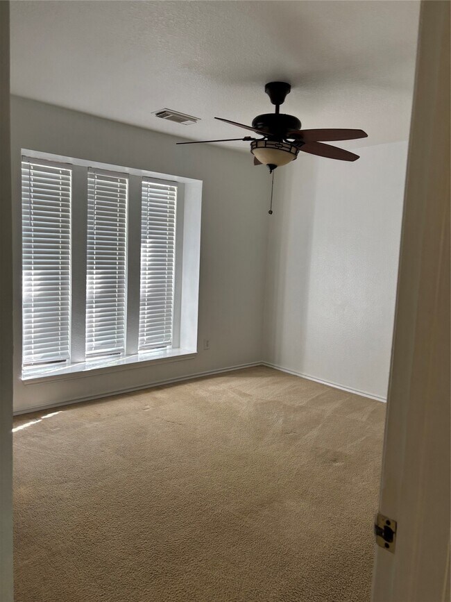 Building Photo - 3335 Silverside Dr