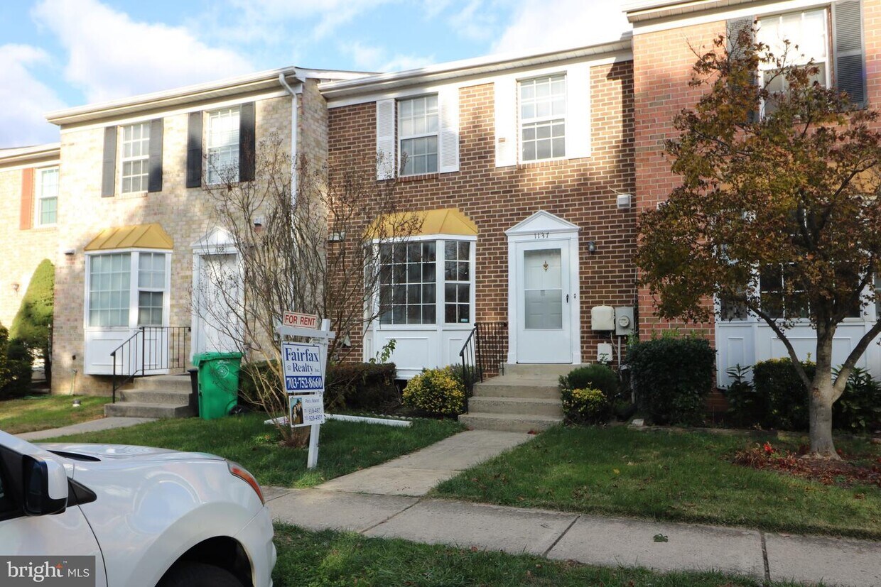 Primary Photo - 1137 Knoll Mist Ln