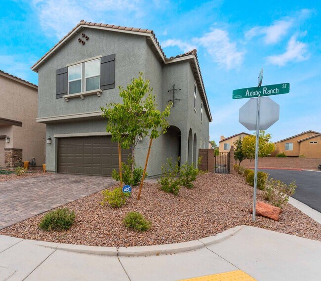 Building Photo - Luxurious Gated Community Dream Home!