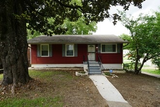 Building Photo - 112 13th Ave N