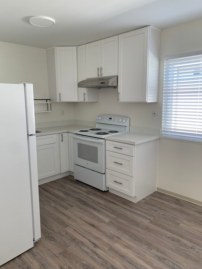 Kitchen - 6531 Manila Ave