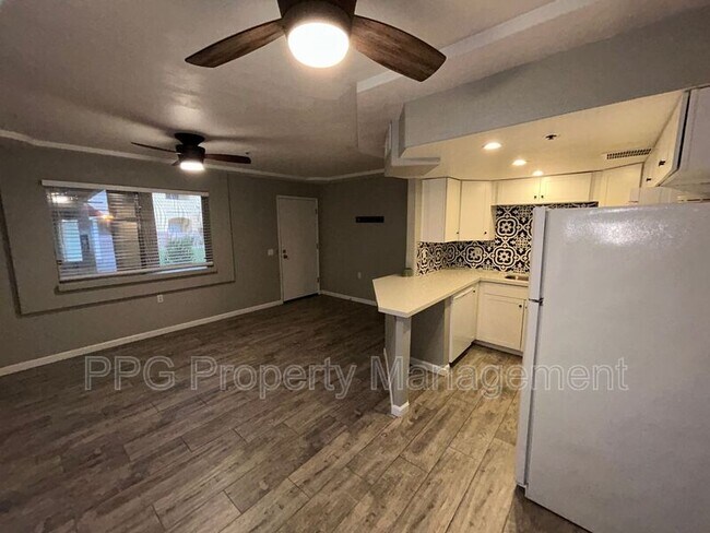 Foto del edificio - 12221 W Bell Rd