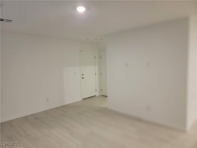 Building Photo - 6139 Rathbone St
