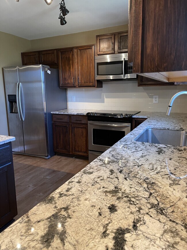 Building Photo - 4017 Cadence Dr