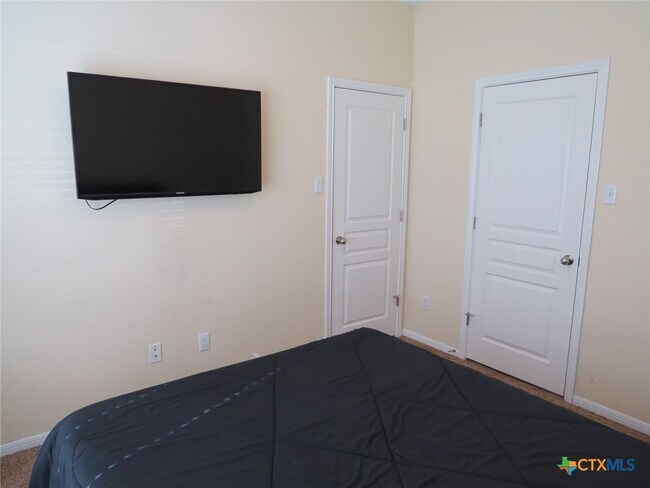 Foto del edificio - 5623 Blackstone Dr