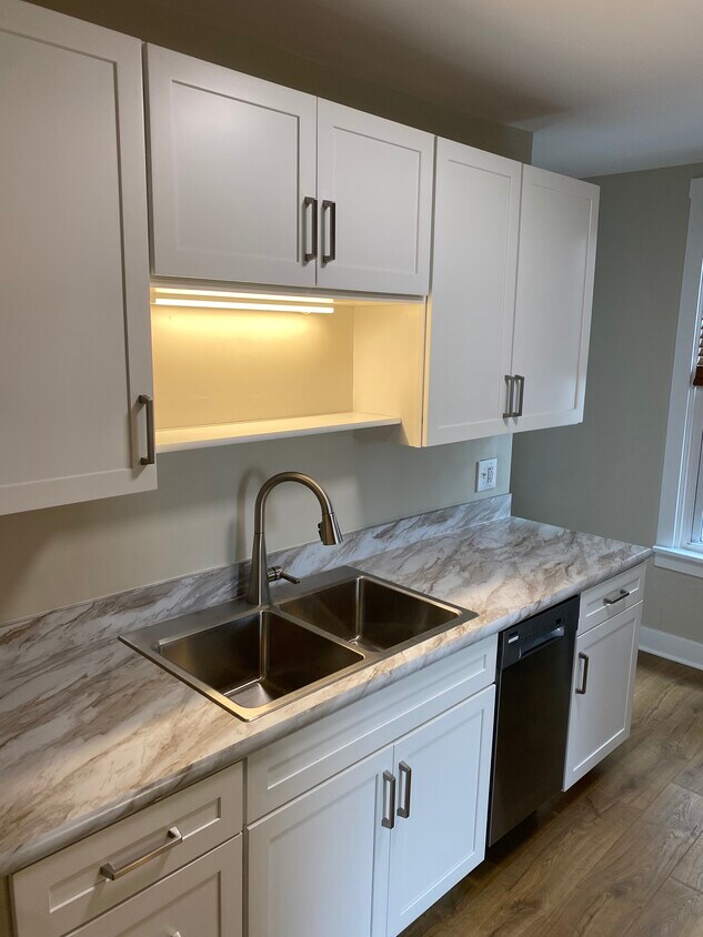 Foto principal - 642 Perrin Ave