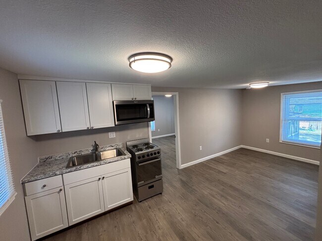 Building Photo - 106 S Urbana Ave