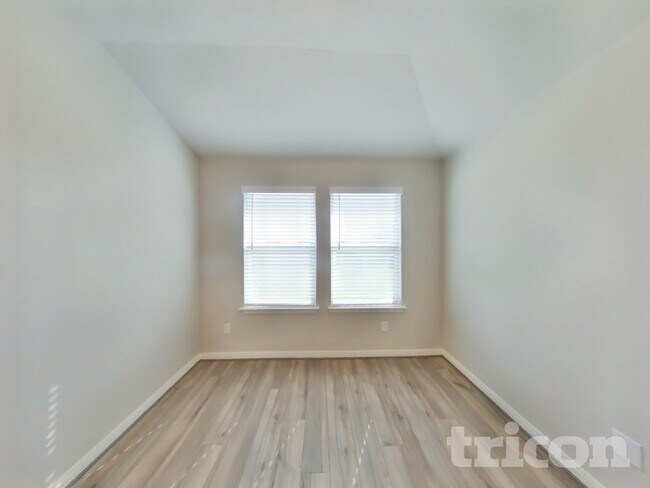 Foto del edificio - 13538 Paxton Blvd