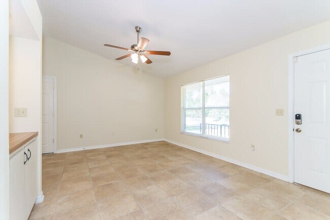 Foto del edificio - 2850 Laurel Rd