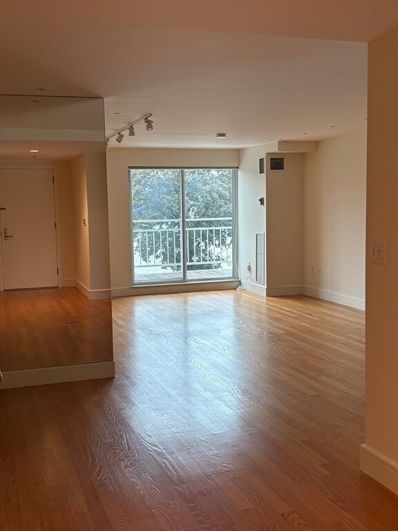 Foto del edificio - 83 Cambridge Pkwy