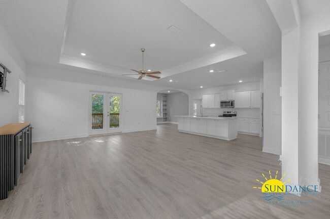 Building Photo - Stunning 4 Bedroom Home in Freeport!