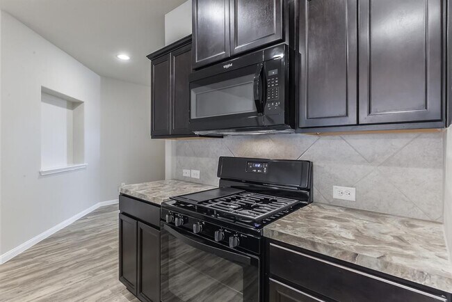 Foto del edificio - 3815 Briar Water Ct