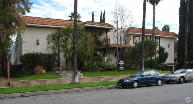 Vista del Madre Apartments - Harmony Court Apartments