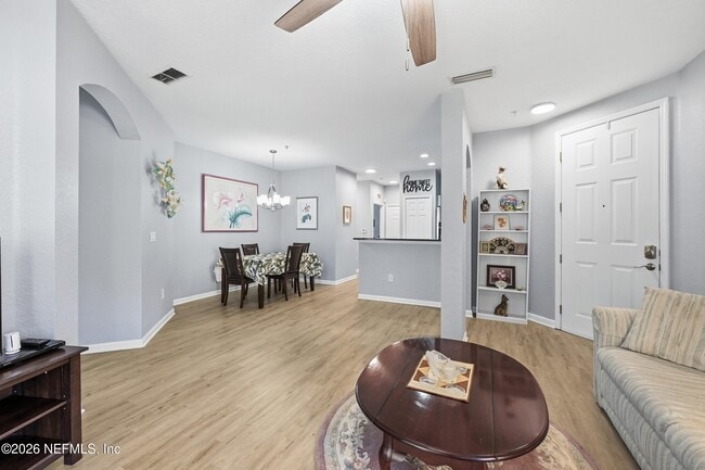 Building Photo - 135 Calle el Jardin