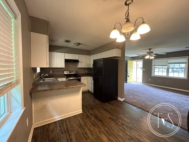 Building Photo - 982 White Cir