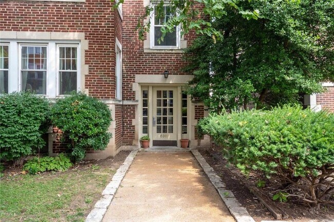 Foto del edificio - 6301 Southwood Ave