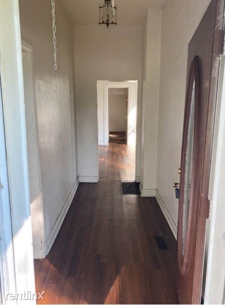 Building Photo - 4 br, 1 bath House - 809 NE Madison Ave