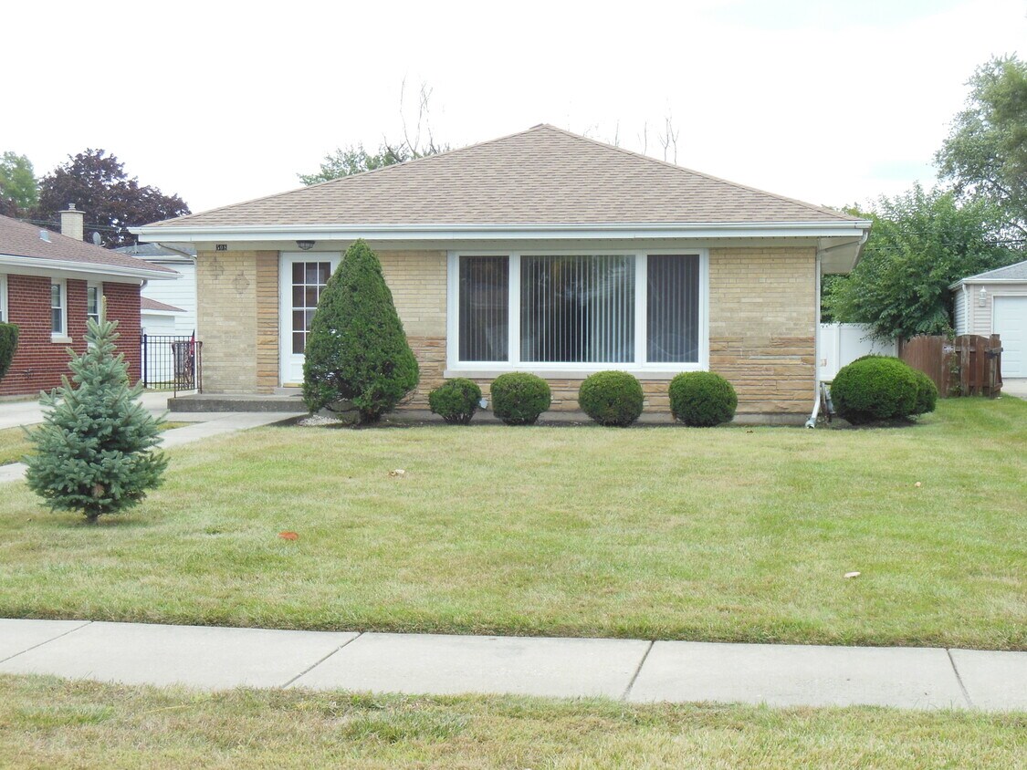 Primary Photo - 508 E Butterfield Rd