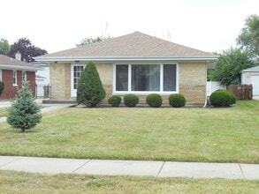 Building Photo - 508 E Butterfield Rd