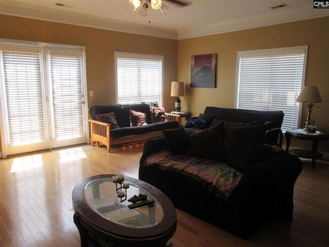 Building Photo - Townhouse for rent