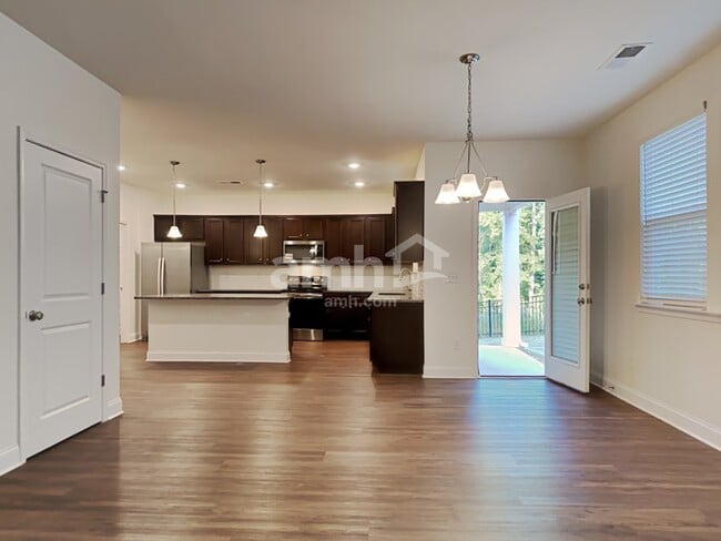 Building Photo - 605 Lk Vis Ct