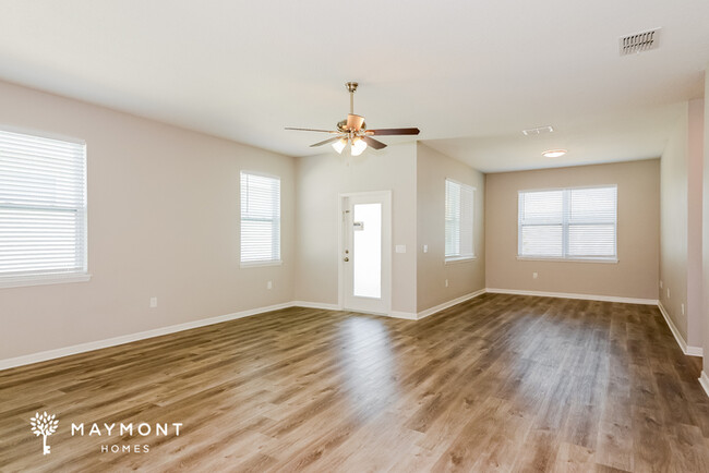 Foto del edificio - Spacious 3-Bedroom Home with Open Layout