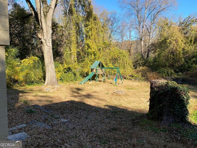 Building Photo - 1900 Meadow Ln