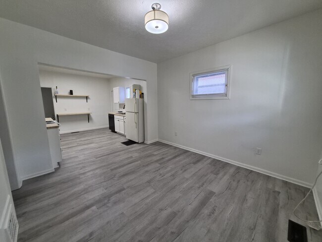 Foto del edificio - 866 W 25th St