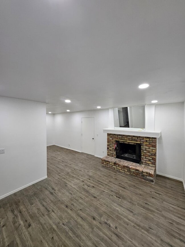 Foto del edificio - 1080 Hillside Dr