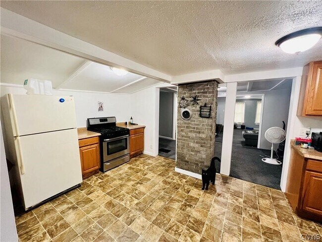 Building Photo - 132 Palmer St