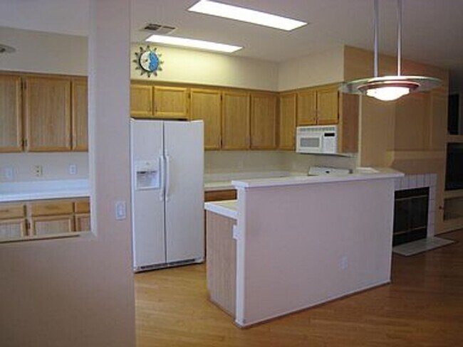 Building Photo - Cozy Townhome in Scripps Ranch!
