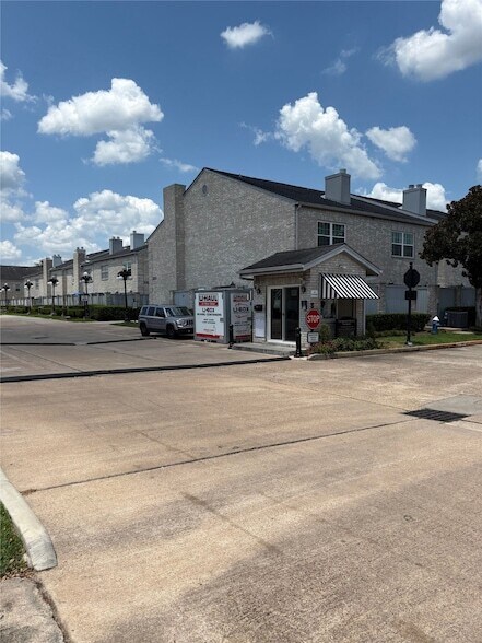 Foto del edificio - 622 Wilcrest Dr