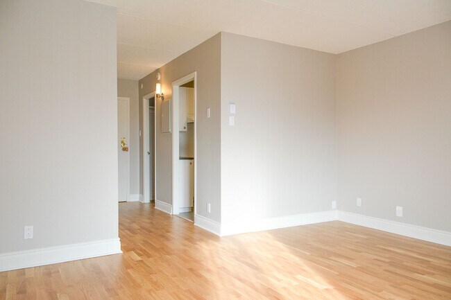 Building Photo - Les Appartements St Lambert